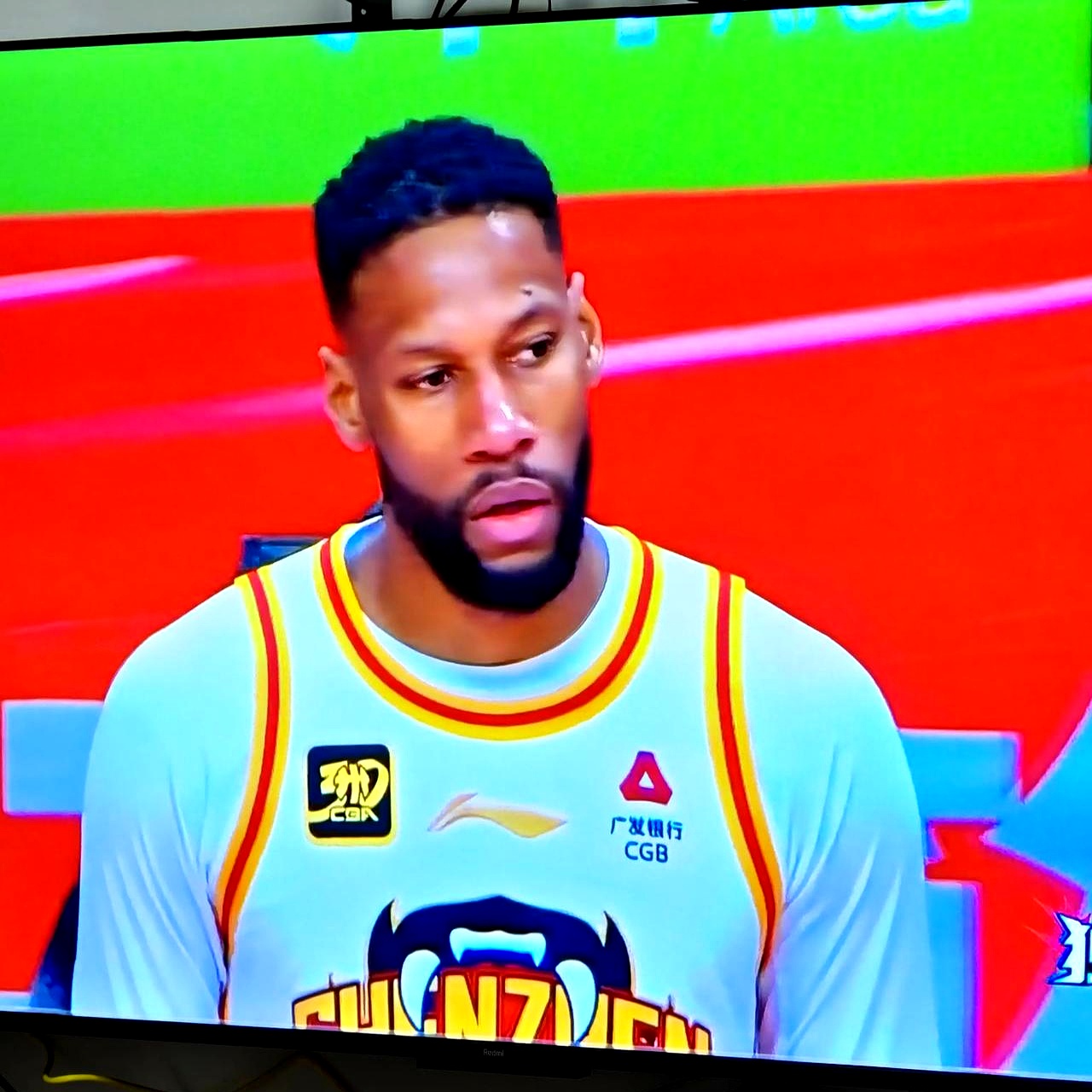 关于阿森纳观众热烈欢呼！，莱万多夫斯基迎来二十赛季出色发挥比赛高潮迭起的信息